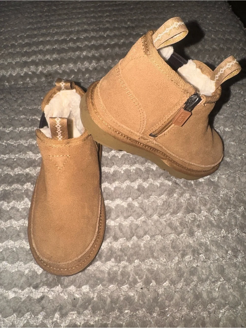 UGG Kids Chestnut Suede Fur-Lined Zip Booties